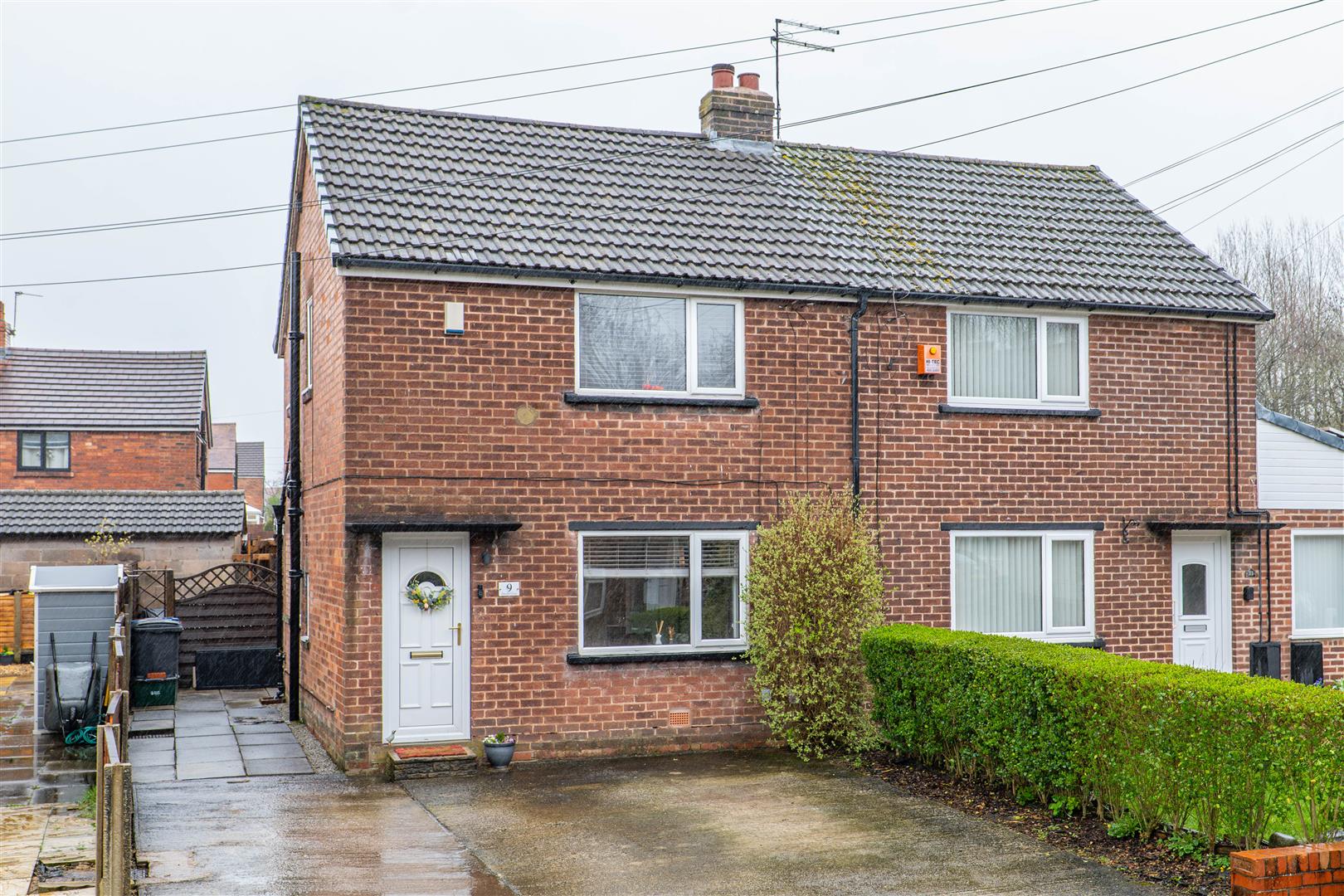 2 bed property in Devon Close, Preston